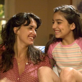 spanglish-paz-vega-mother-daughter-laugh.jpg